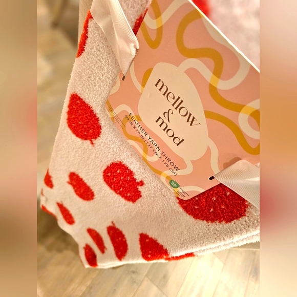 Mellow & Mod Reversible Strawberry Blanket/Throw. - Picture 4 of 4